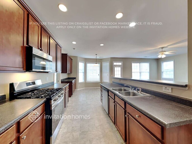 Building Photo - 655 Briarhurst Ct