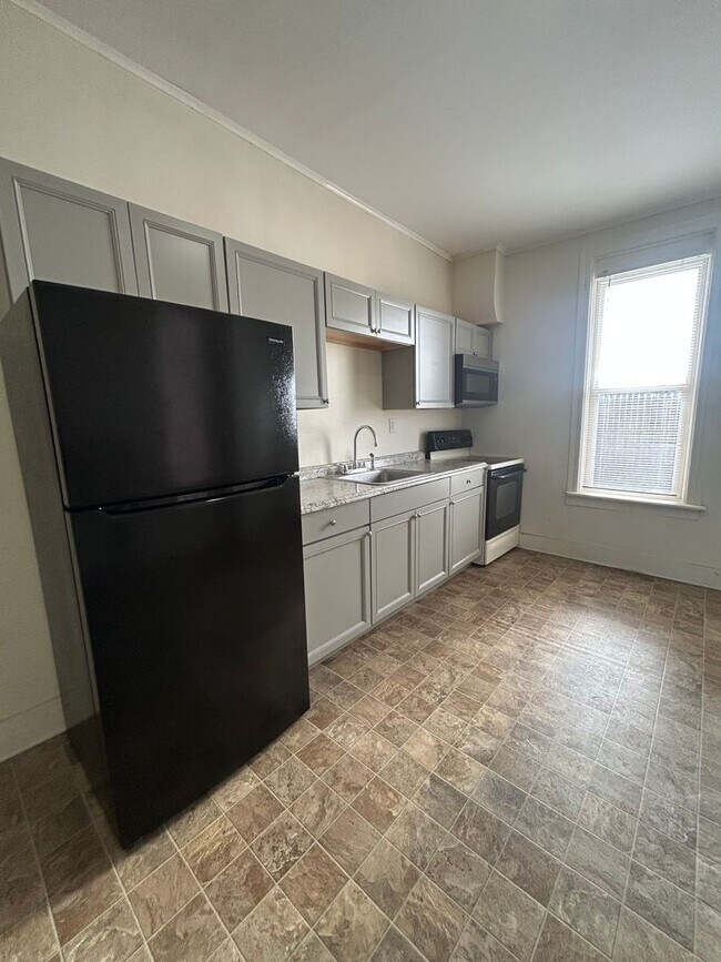 Building Photo - Spacious 3 bedroom uptown, Harrisburg