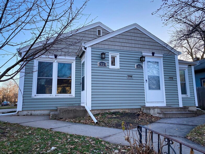 Building Photo - 1919 E 38th St