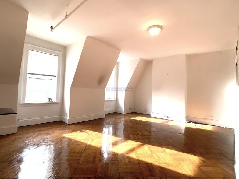 Building Photo - 309 W 107th St