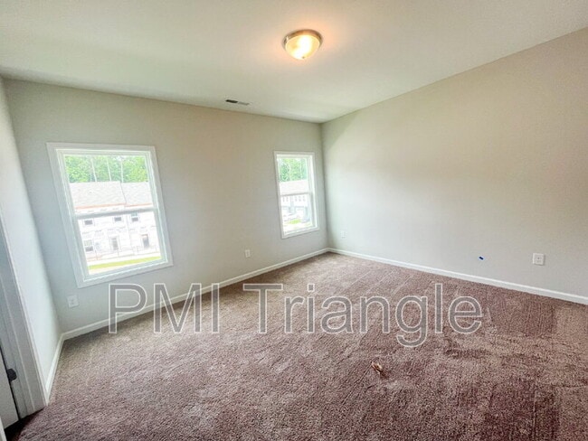 Building Photo - 802 Oak Center Dr