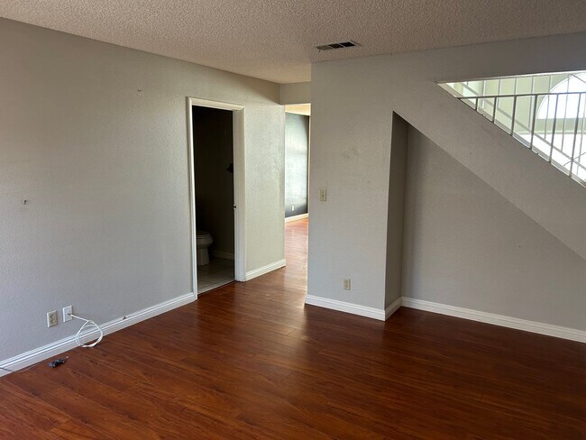 Building Photo - 3 Bedroom House with Pool