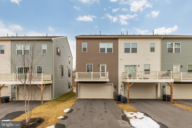 Building Photo - 9639 Tall Oaks Rd