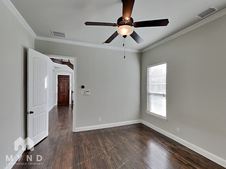 Building Photo - 868 Dartford Dr