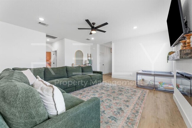 Building Photo - 129 Seattle Slew Dr