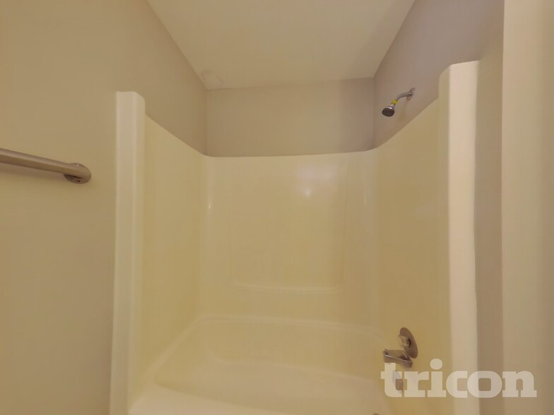 Building Photo - 2339 Country Club Dr SE