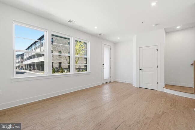 Building Photo - 10235 Dalmatian St