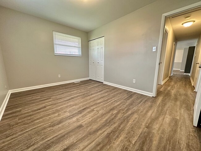 Building Photo - 10 Willow Dr
