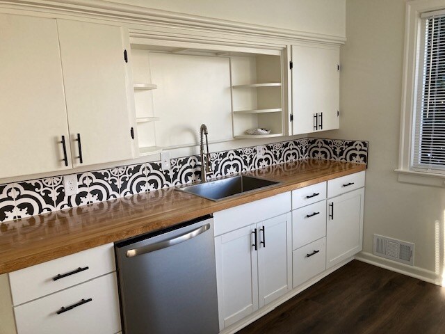 Building Photo - 702 6th Ave