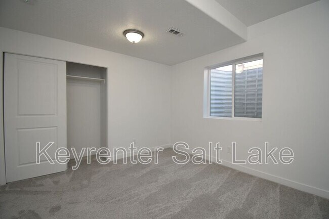 Building Photo - 2687 Constance Way