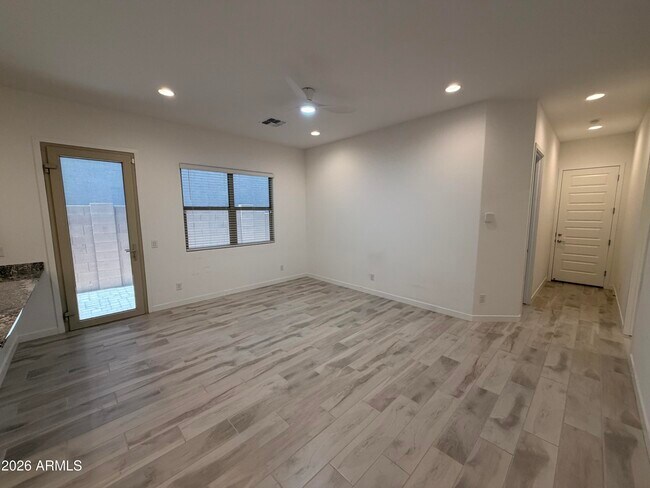 Building Photo - 20119 W Pinchot Dr