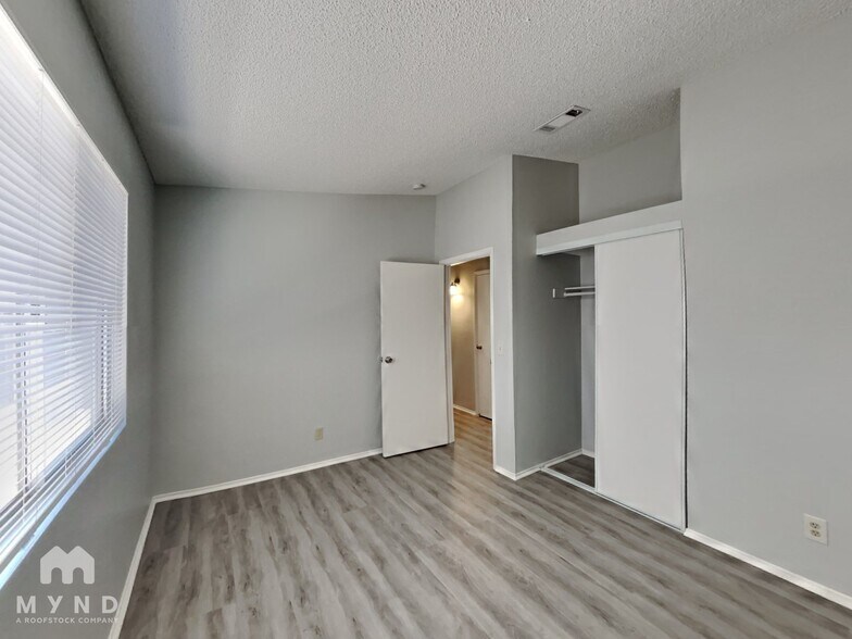 Building Photo - 1221 S Christy Ln
