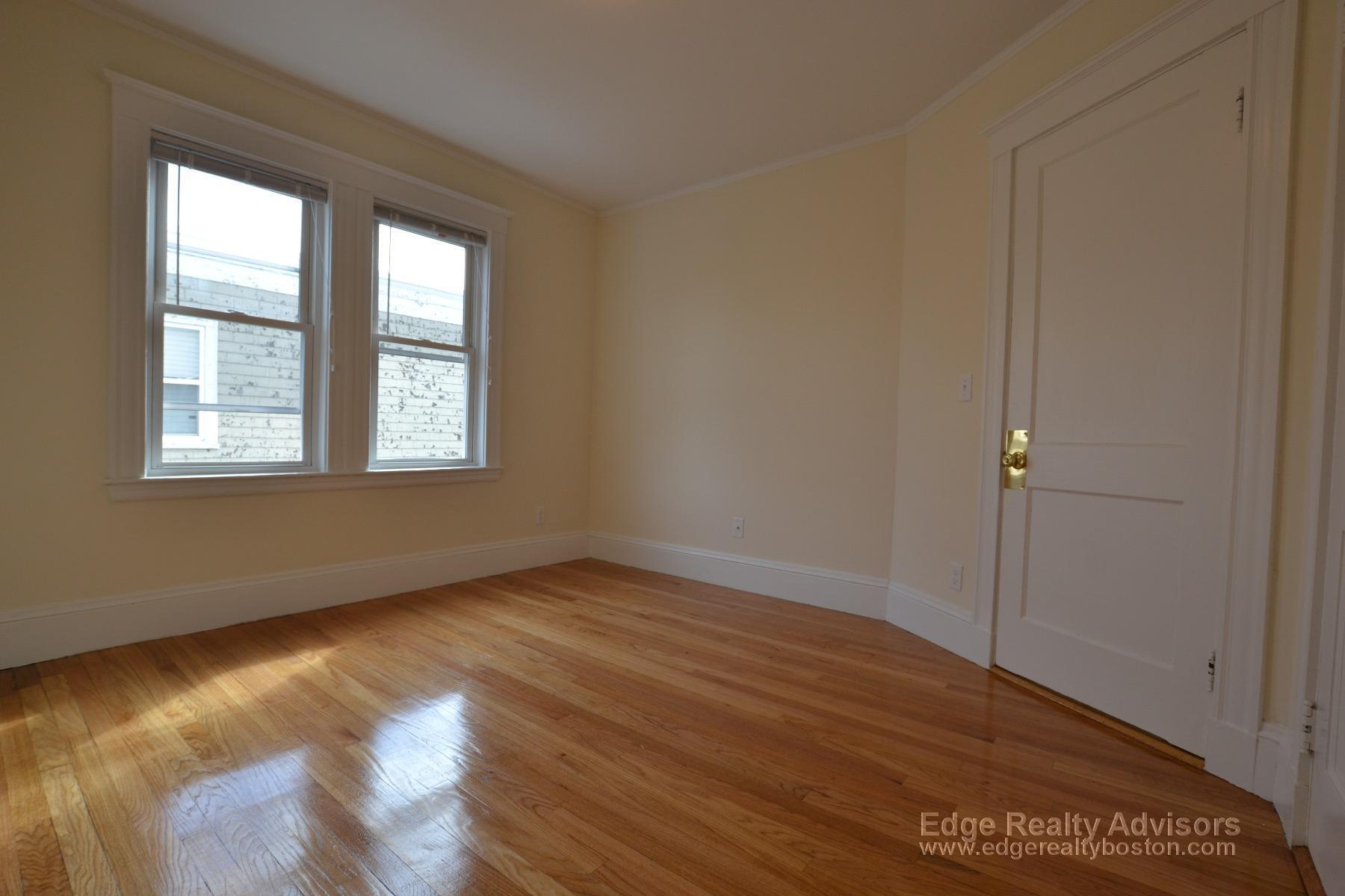 Building Photo - 20 Claymoss Rd