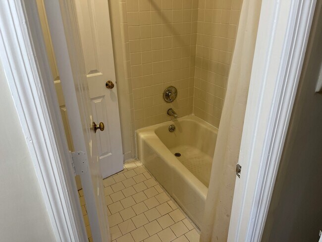 Building Photo - 2629 Blakemore Ave