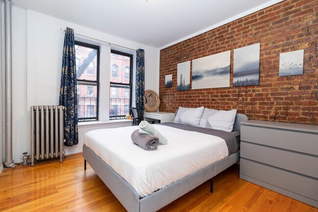 Building Photo - 1794 1st Ave