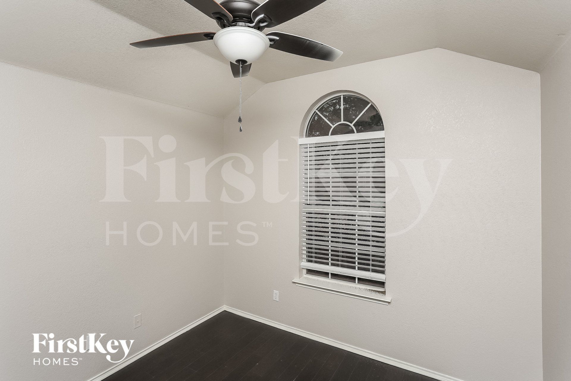 Building Photo - 1049 Castle Top Dr