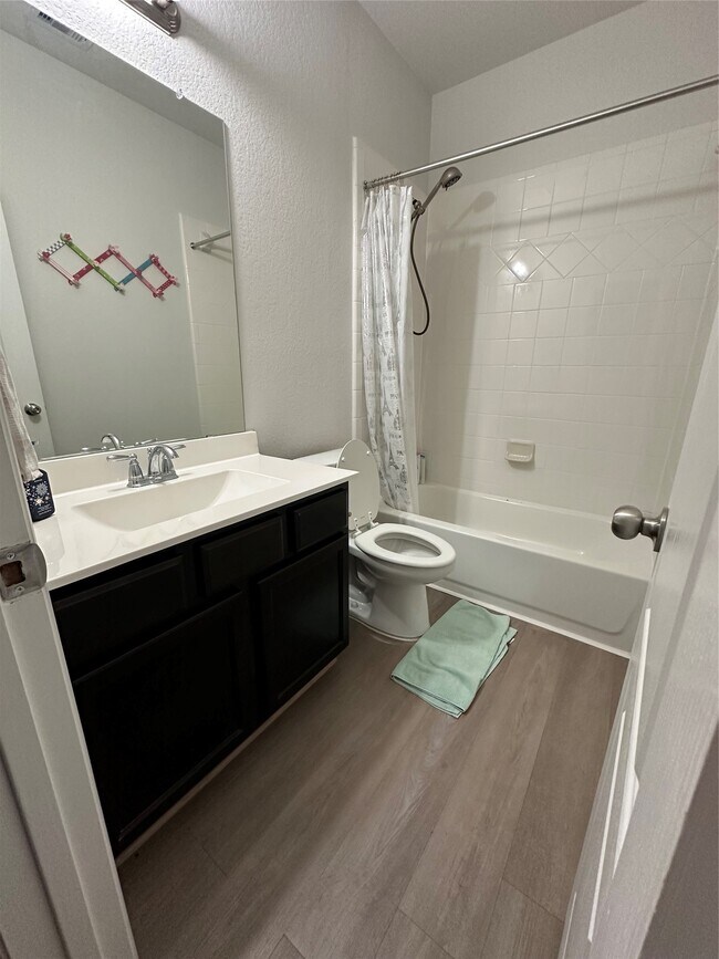 Building Photo - 15515 Sailpoint Ln