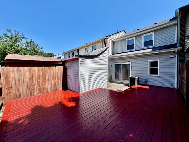 Building Photo - Gorgeous townhouse in the heart of Virgini...