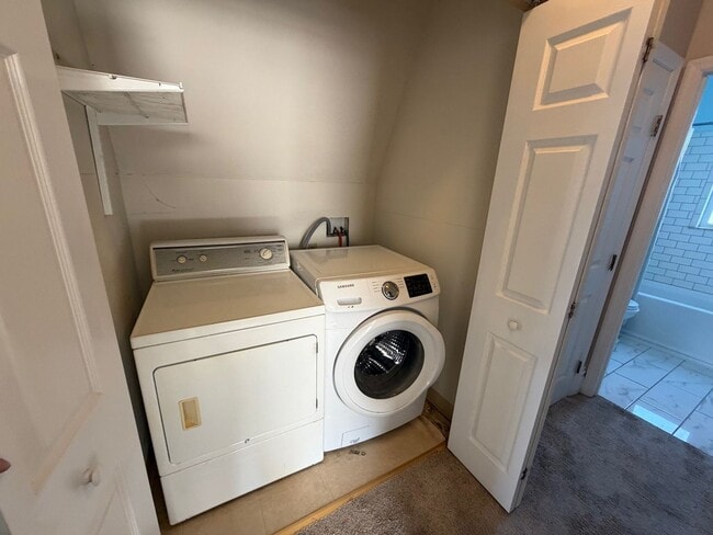 Building Photo - Garden District Gem Just Steps from It All