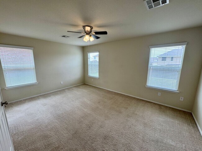 Building Photo - 5207 Bridgewood Dr