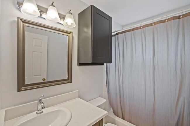 Building Photo - 1435 Silverpines Rd