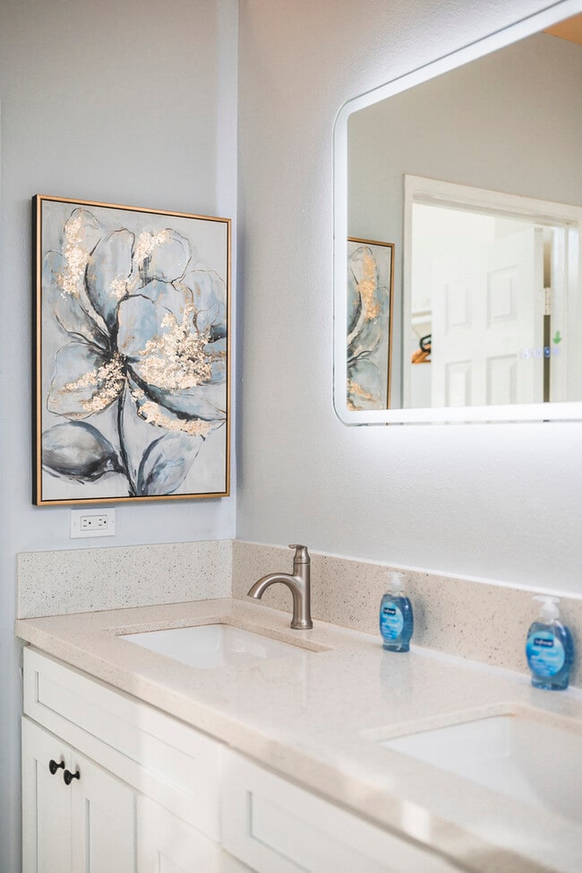 Building Photo - 1519 Walnut Ave