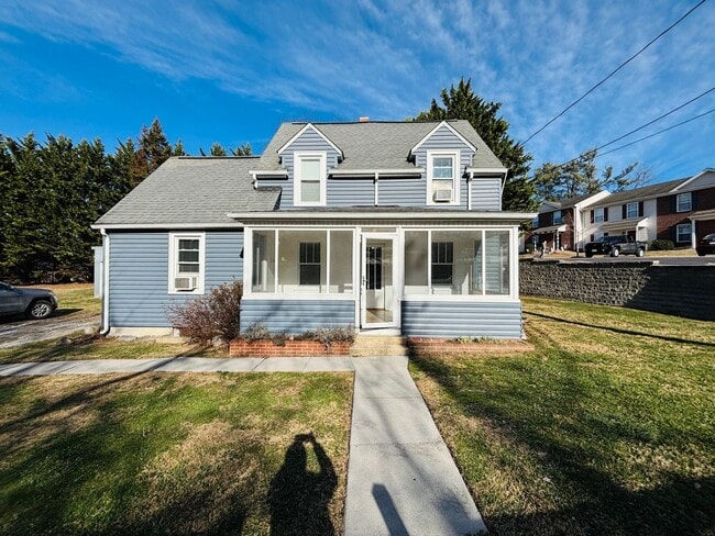 Building Photo - 605 Republic Rd