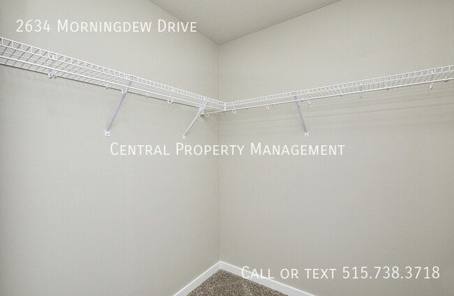 Building Photo - 2634 SE Morningdew Dr