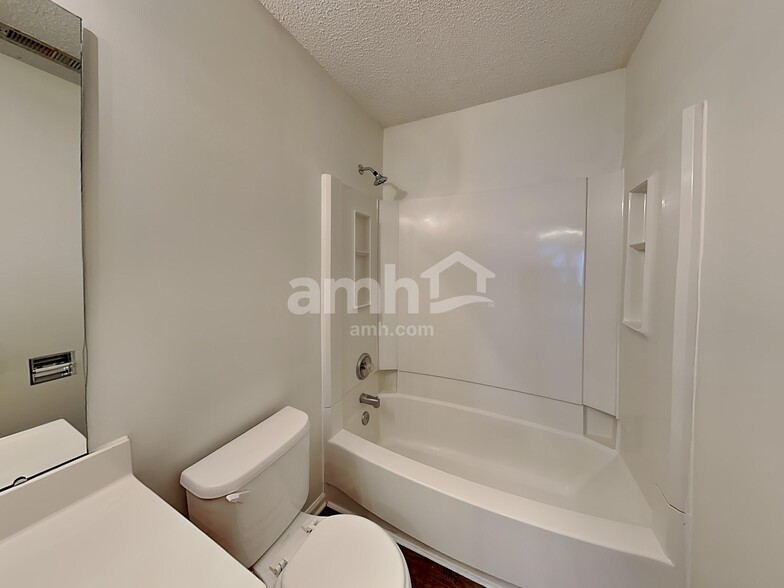 Building Photo - 759 Bradberry Ln