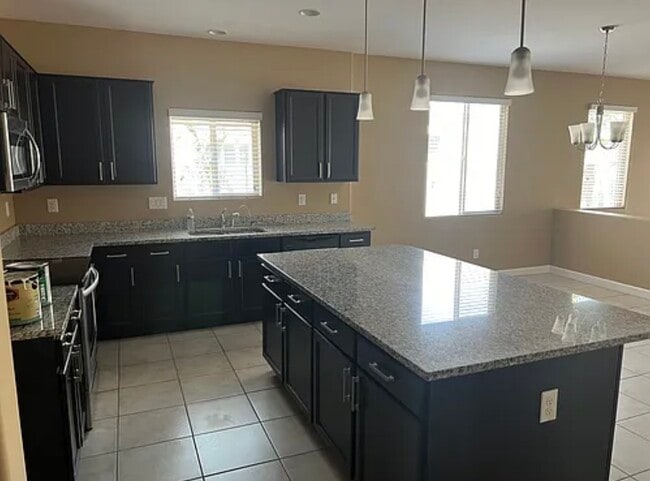 Building Photo - 23788 W Mohave St