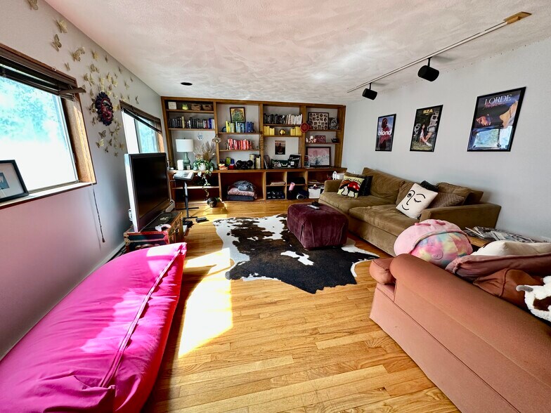 Building Photo - 61 6th St