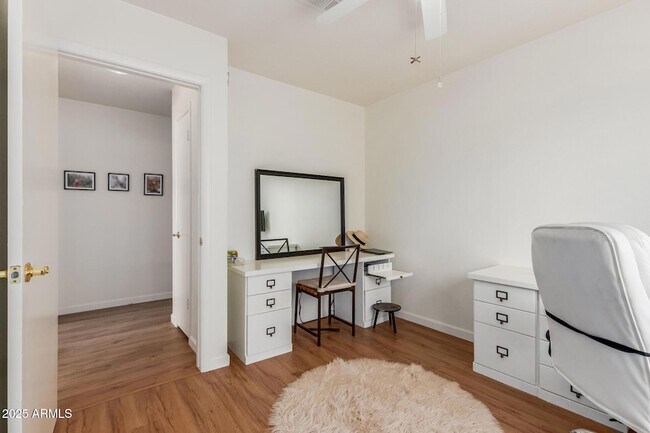 Building Photo - 518 E Kerry Ln