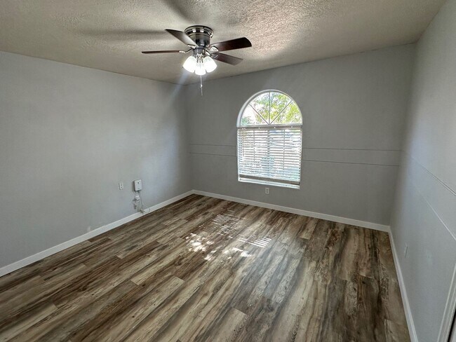 Building Photo - Spacious Home For Rent