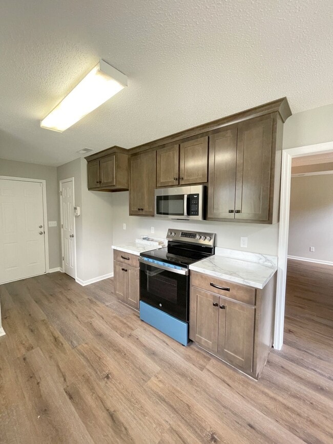Building Photo - 100 Brook Glen Dr