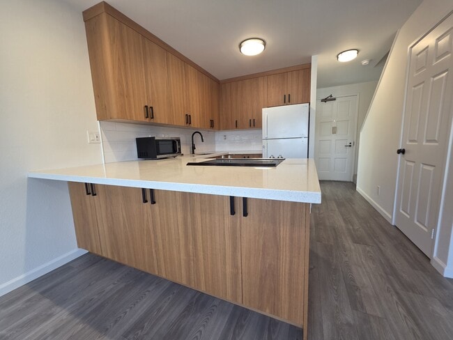 Building Photo - 350 Aoloa St