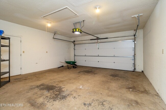 Building Photo - 1405 Wenlock Rd