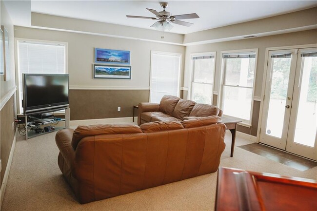 Building Photo - 605 Lake Medlock Dr