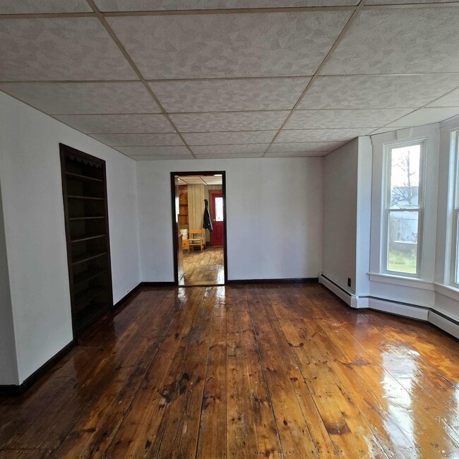 Building Photo - 13 Forest St