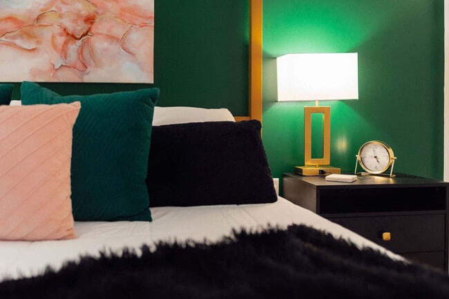 Building Photo - 202 E Main St