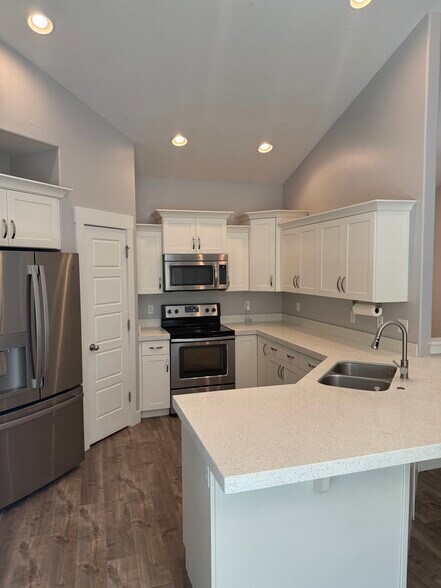 Building Photo - 158 S 140 E