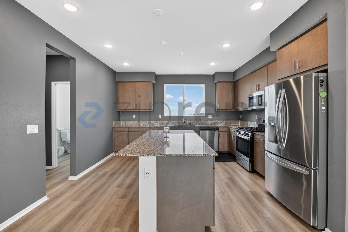 Building Photo - 5252 Beachfront Cove