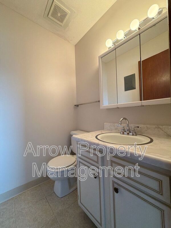 Building Photo - 3831 S 46th St