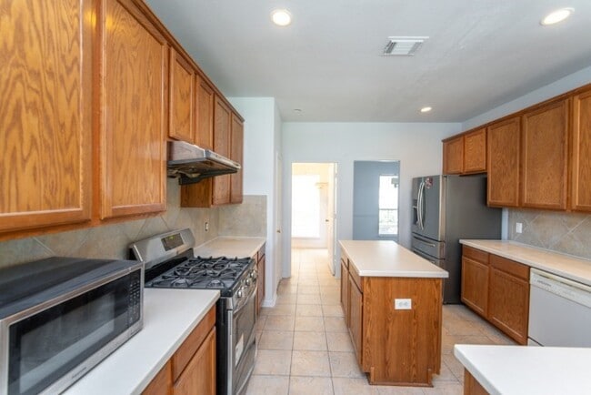 Building Photo - 2322 Cool Springs Ln
