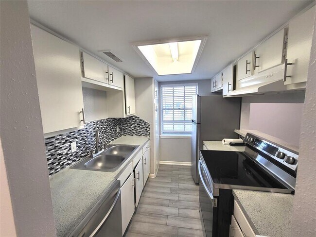 Building Photo - 14333 Memorial Dr