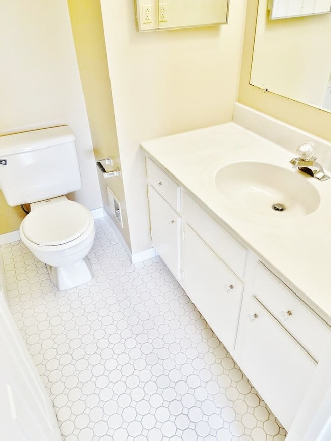 Building Photo - Updated, all brick 3 level townhouse pet friendly townhouse for rent!