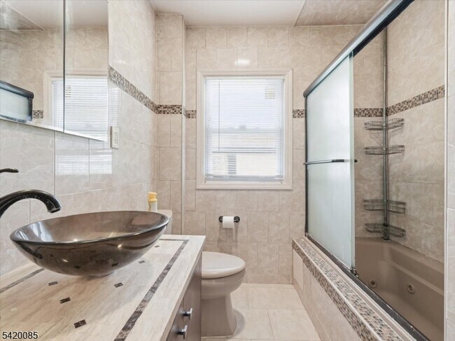 Building Photo - 95 Sycamore Ave