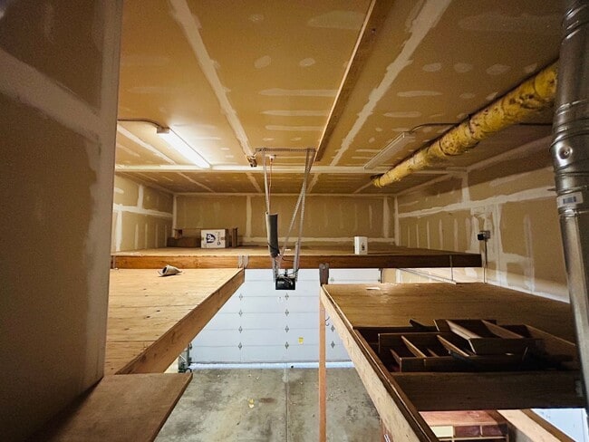 Building Photo - Adorable SW Portland Home Now Available