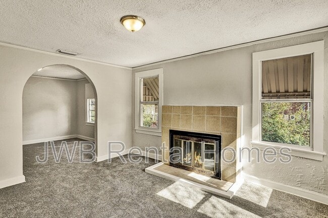 Building Photo - 1171 W 12th St