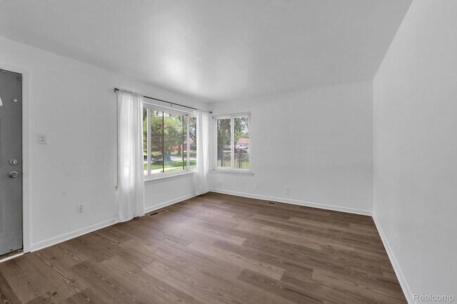 Building Photo - 25636 Norfolk St