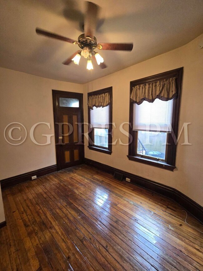 Building Photo - 100 S 13th St